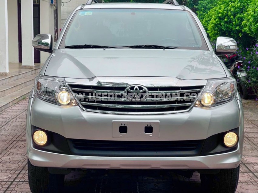 Toyota Fortuner 2.7V 4x2 AT