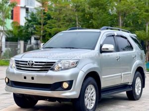 Xe Toyota Fortuner 2.7V 4x2 AT 2012