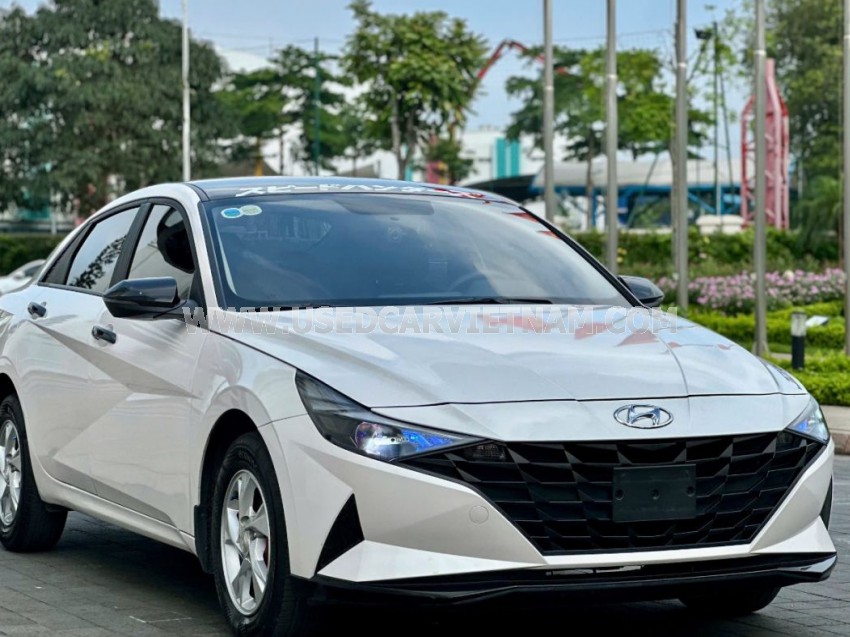 Hyundai Elantra 1.6 AT Tiêu chuẩn