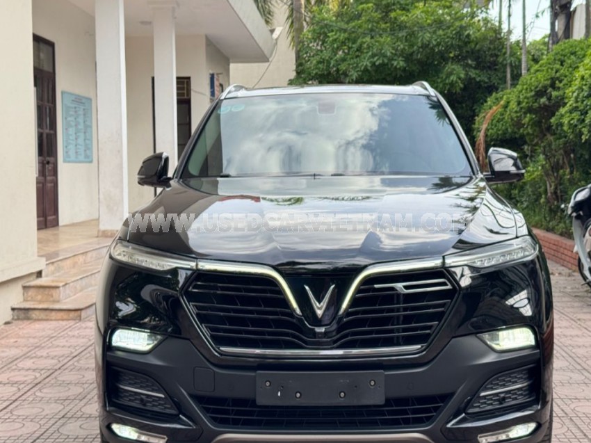 VinFast Lux SA 2.0 Premium 2.0 AT