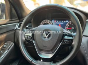 Xe VinFast Lux A 2.0 Base 2.0 AT 2019